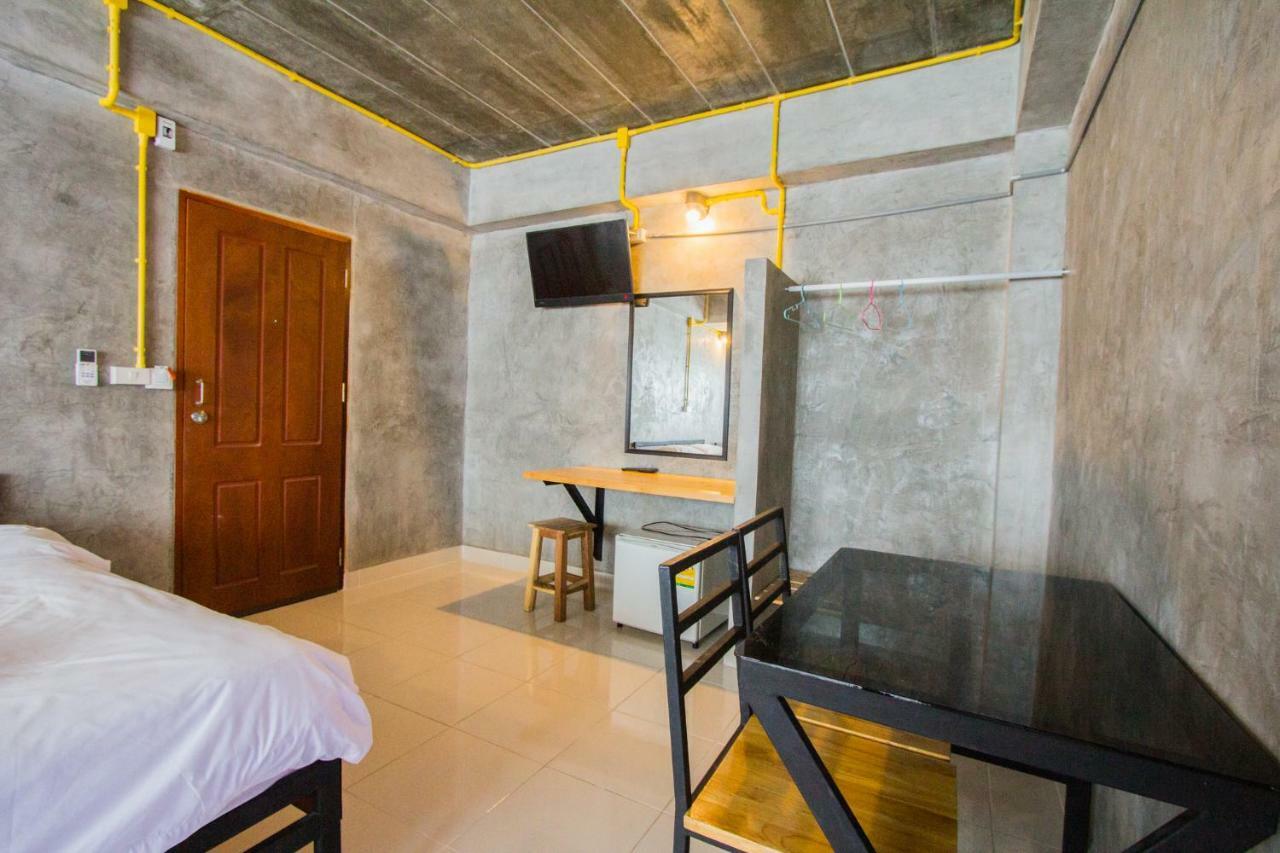 The Sky Loft Hotel Pathum Thani Exterior foto